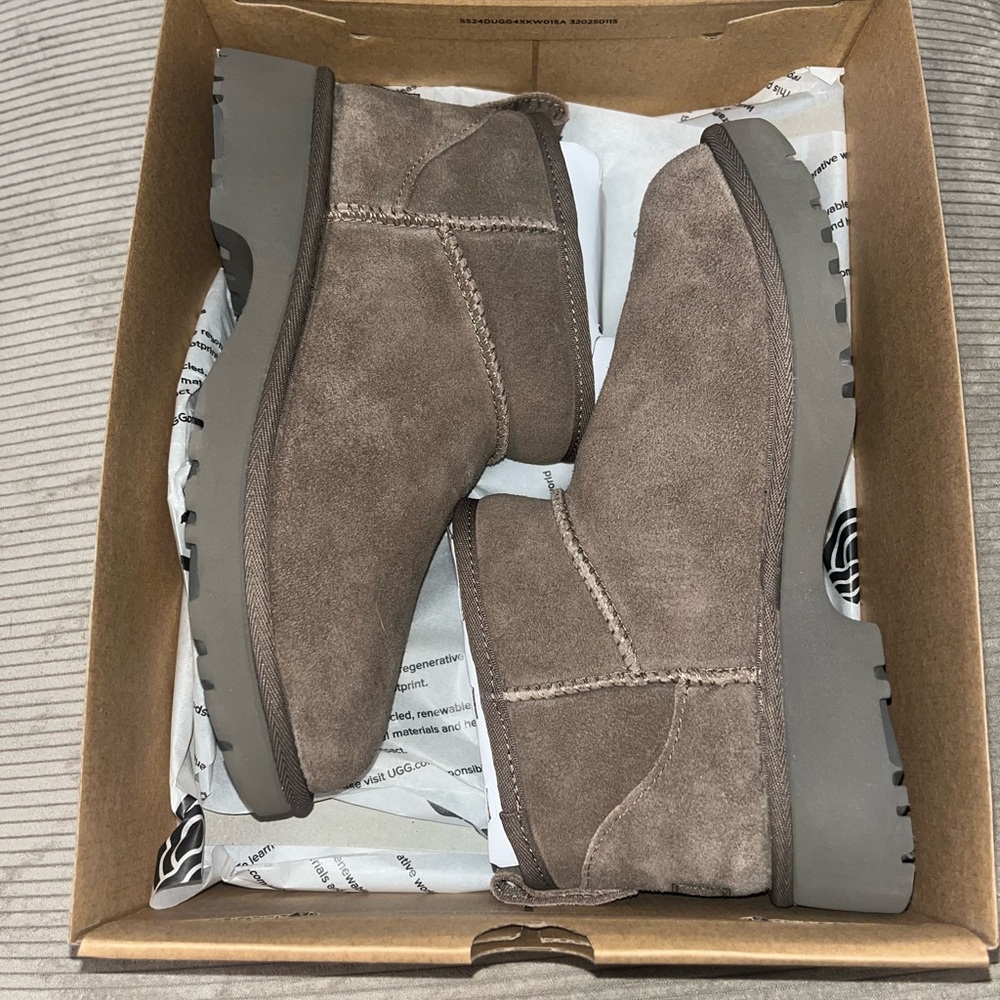 FLASH SALE!! NWT Ugg ultra mini new heights boots